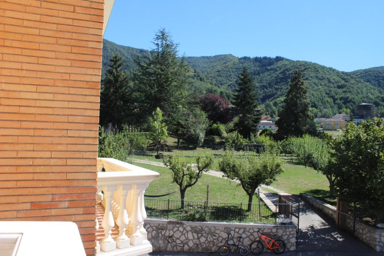 La Villa Guest House Capitignano Exterior photo