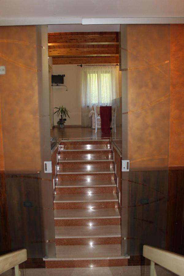 La Villa Guest House Capitignano Exterior photo
